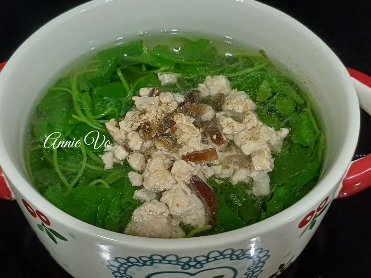 Canh rau má nấu thịt xào mộc nhĩ
