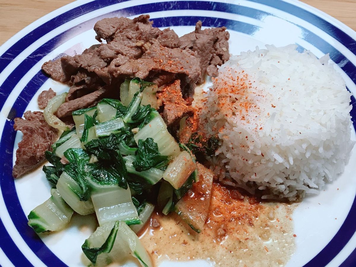 Cơm Bò Xào Lá Cải Trắng