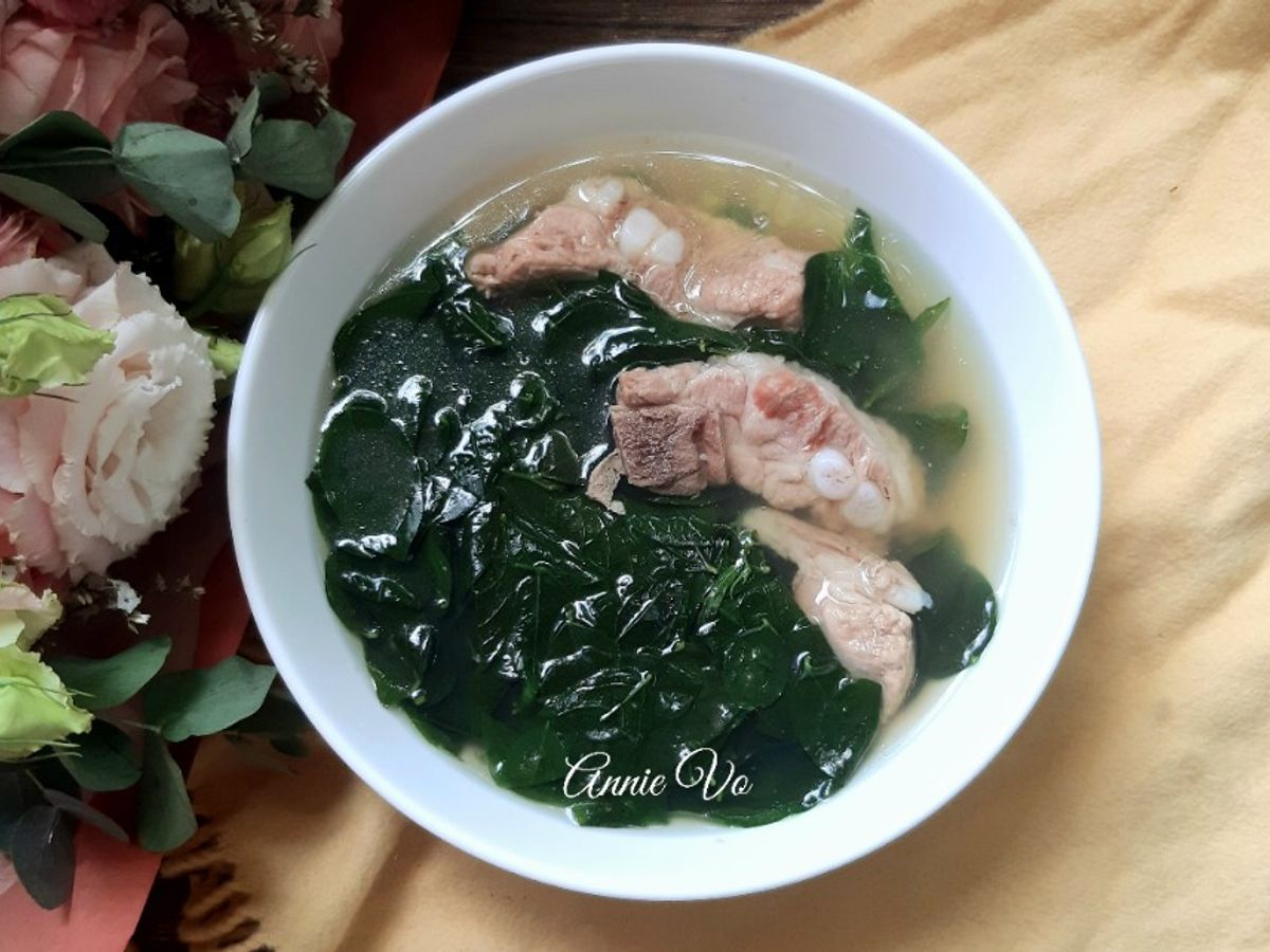 Canh rau ngót nấu sườn cây