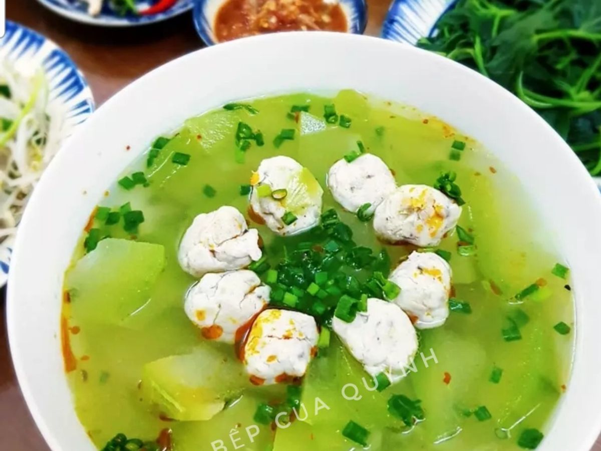 Canh bí đao nấu chả cá thu viên