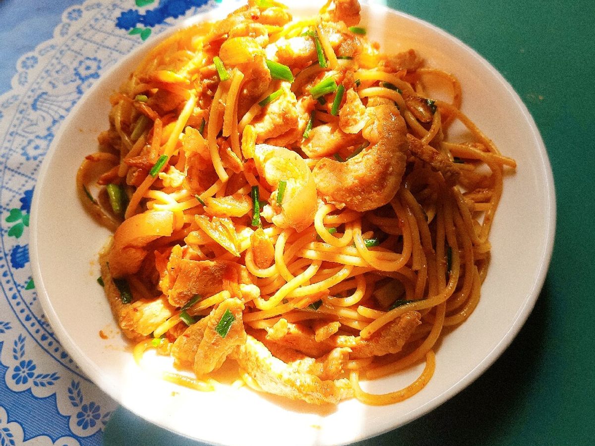 Mỳ Ý thịt lợn sốt bơ tỏi