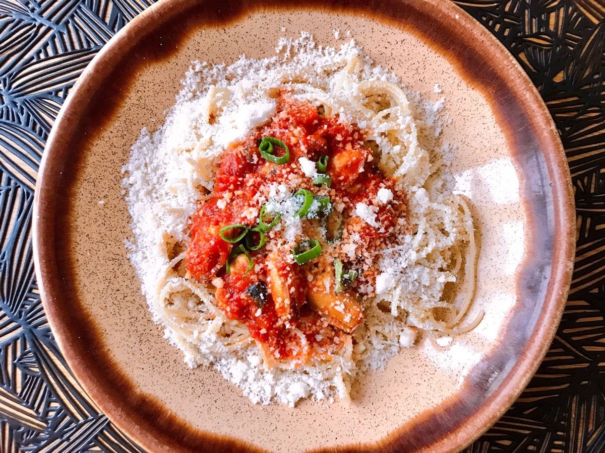 Mì Ý (Spaghetti) Thịt Trai Đen Sốt Cà Chua