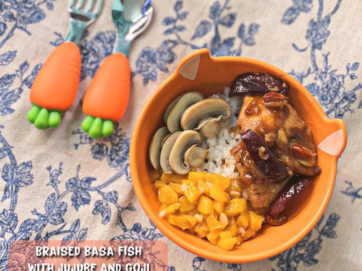 Cá basa kho táo tàu kỷ tử ăn kèm cơm trắng