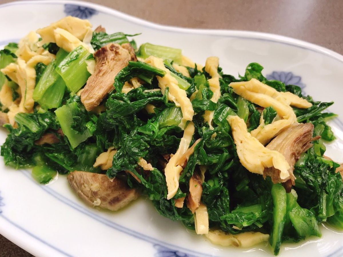 Rau cải xanh xào chân nấm