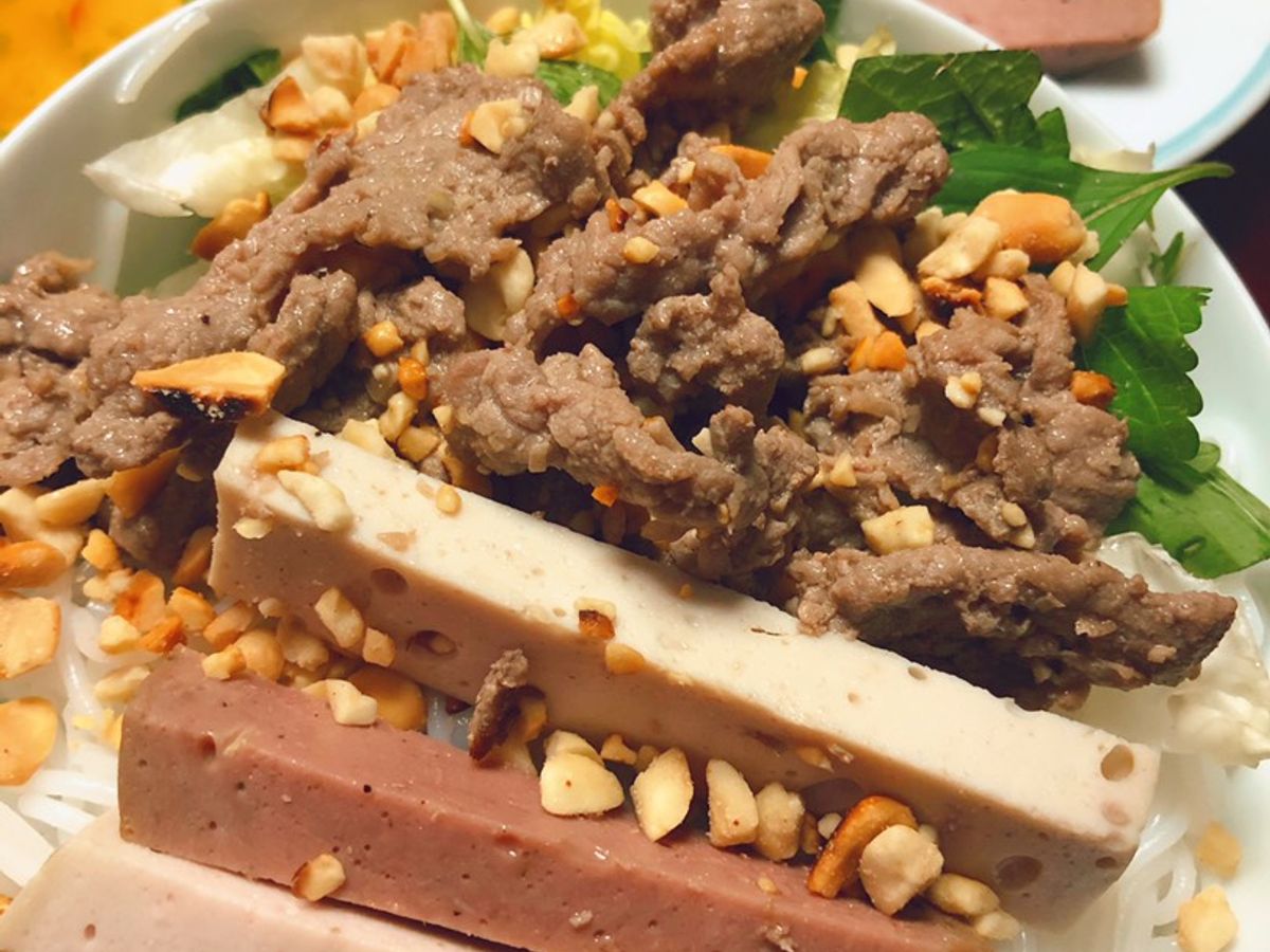 Bún bò xào sả