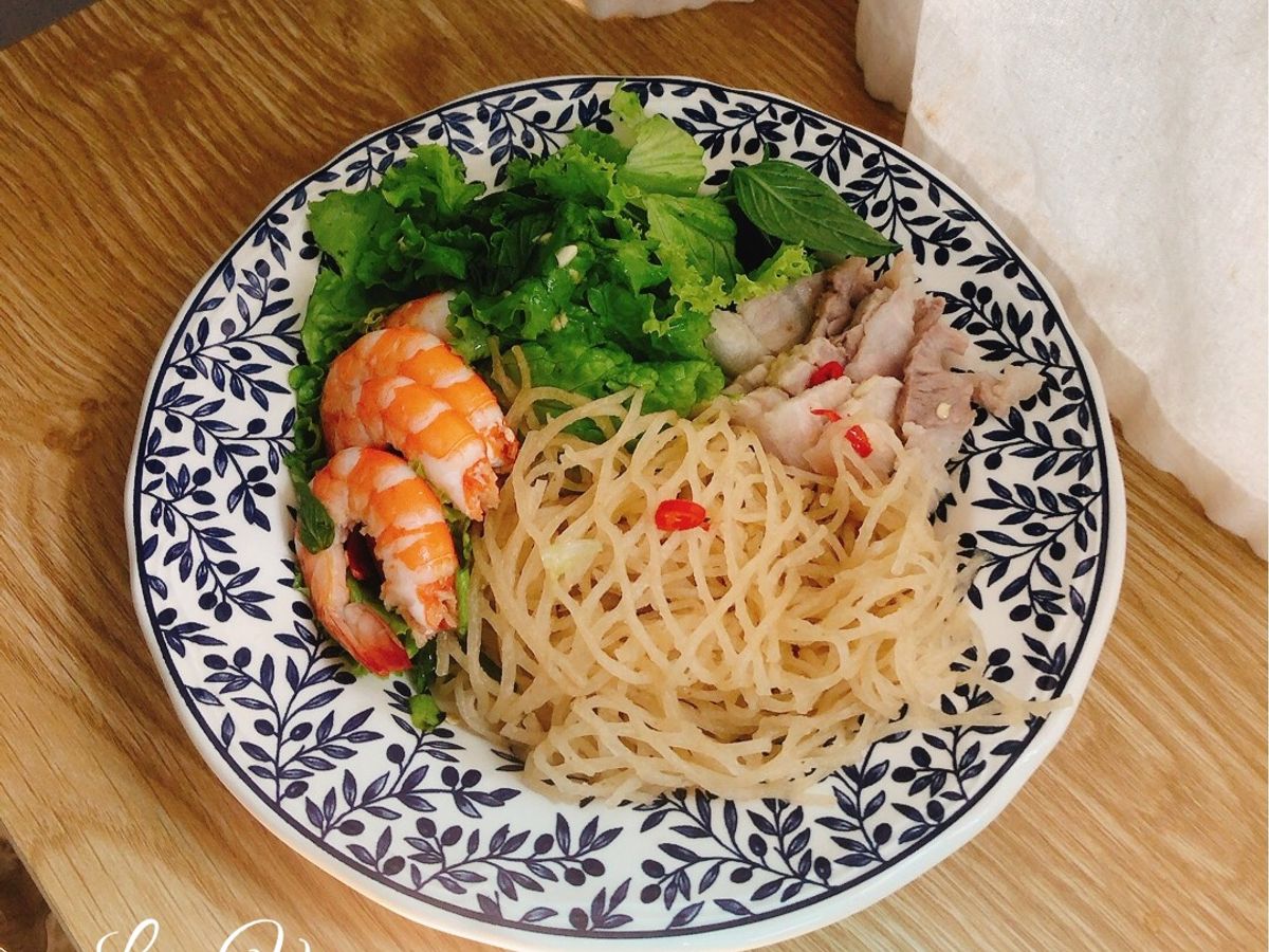 Phở sắn trộn tôm thịt
