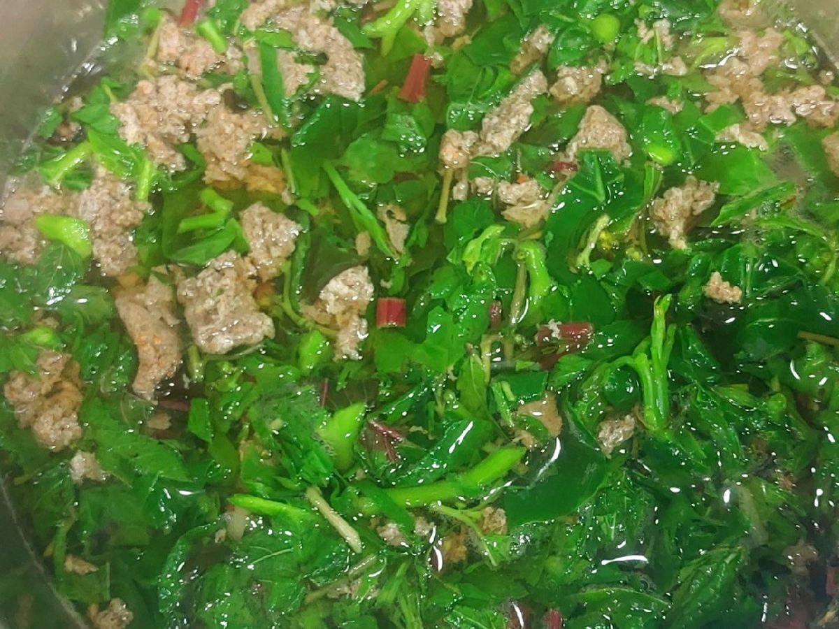 Canh cáy nấu rau tập tàng
