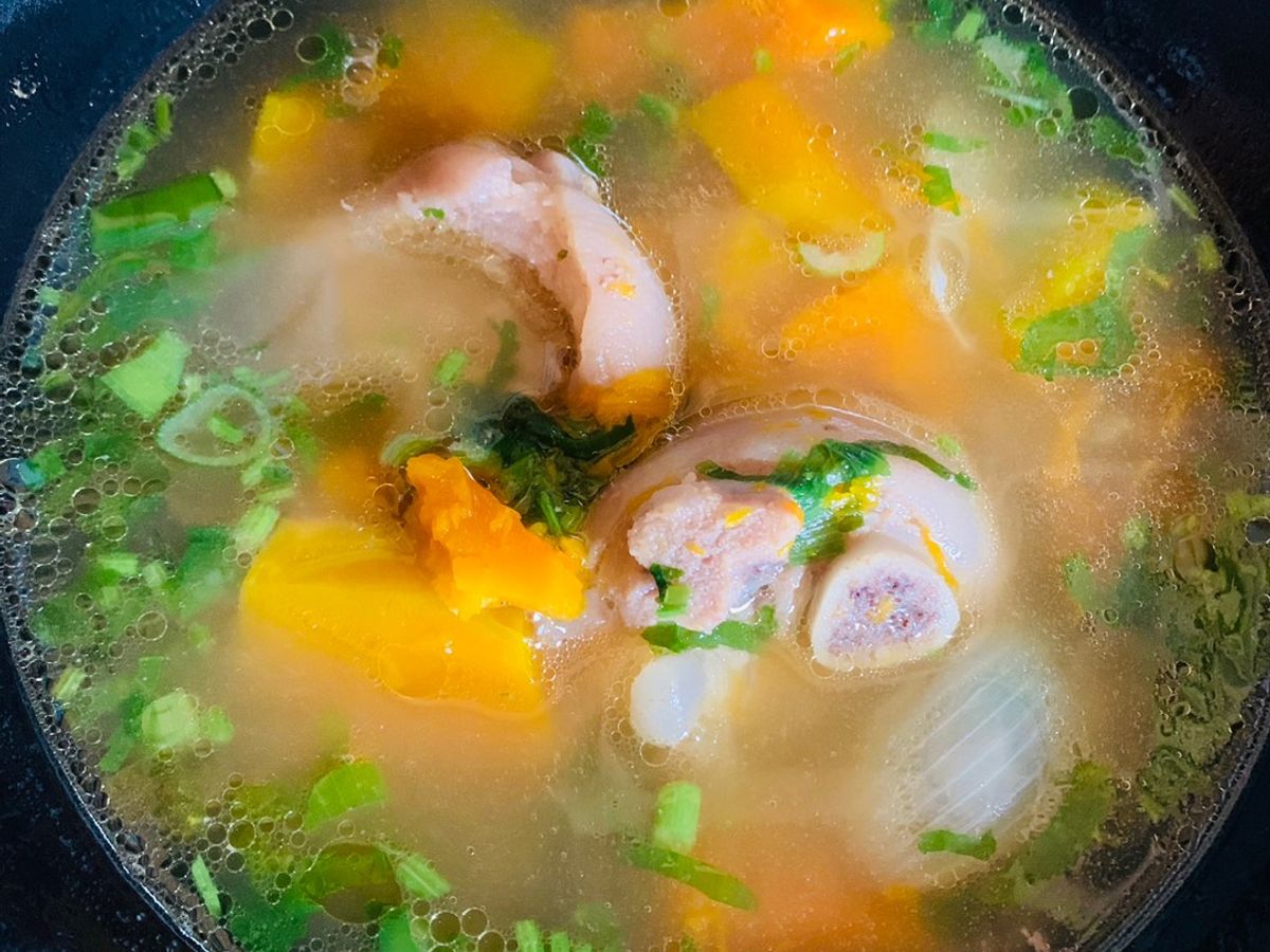 Canh bí đỏ giò heo