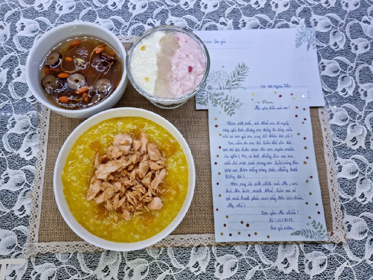 Cháo yến bí đỏ cá hồi