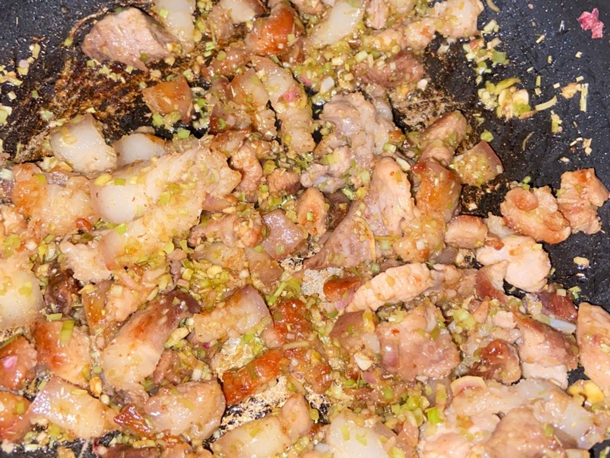 Thịt ba rọi ram sả
