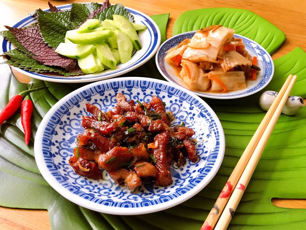 Thịt Rang Cháy Cạnh Cuốn Kim Chi