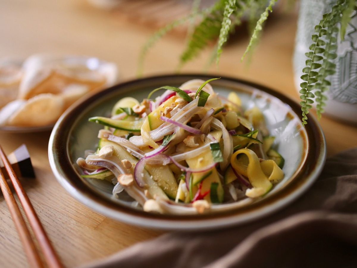 Gỏi Xoài Tai Heo & Bánh Phồng Tôm