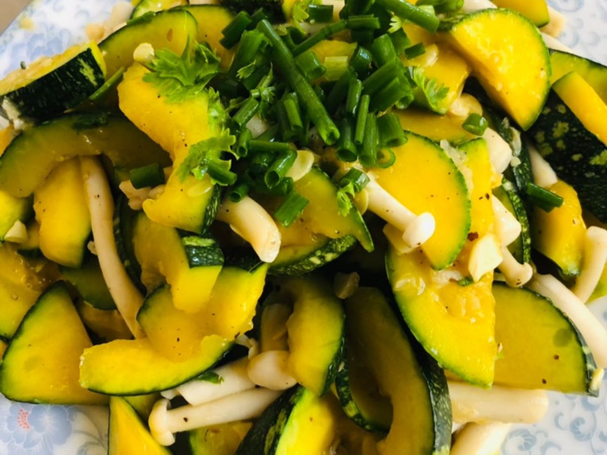 Bí ngòi xào nấm (111kcal)