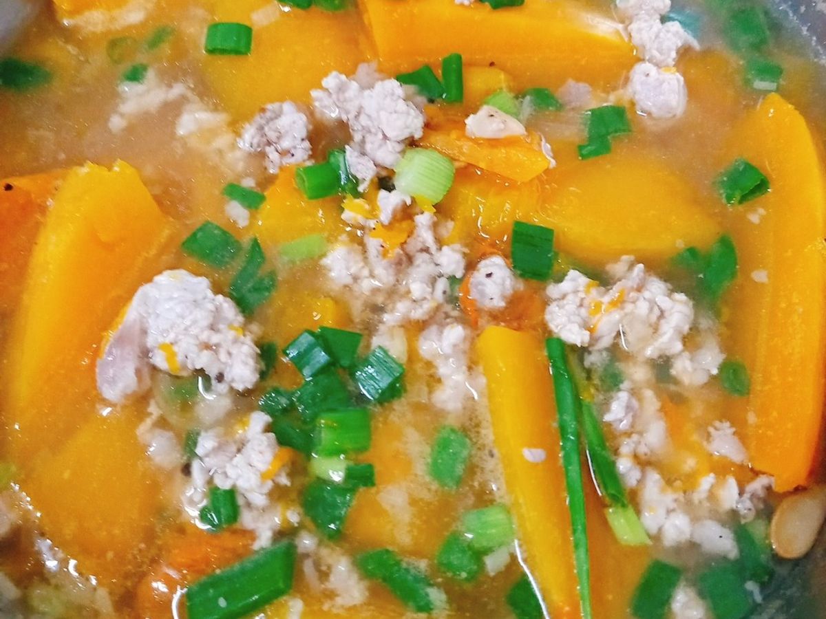 Canh bí đỏ thịt bằm