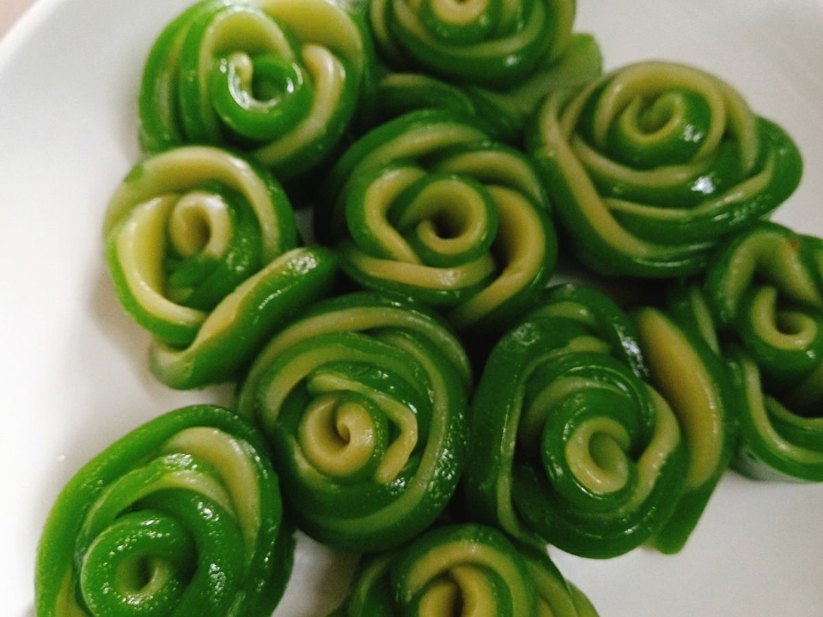 Bánh da lợn cuộn hoa hồng