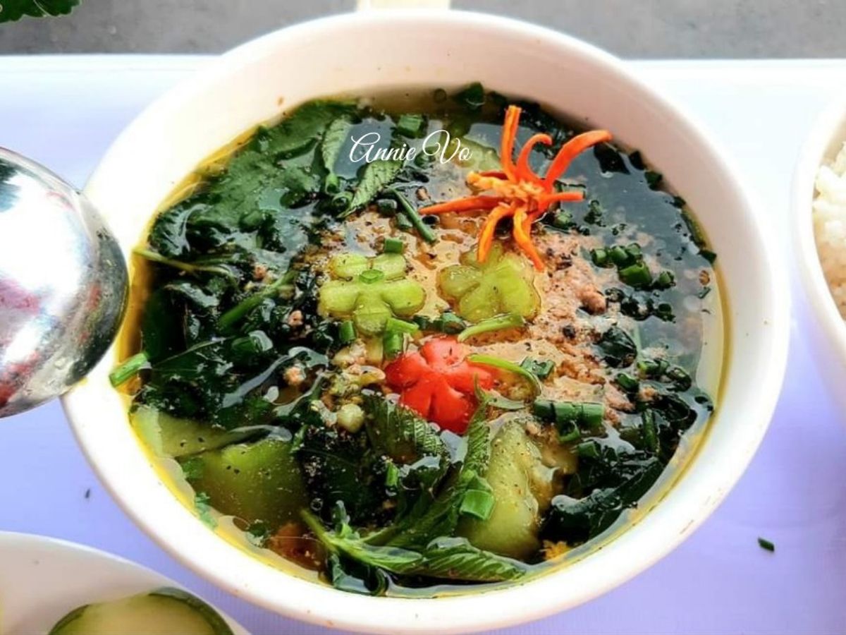 Canh cua rau đay nấu mướp
