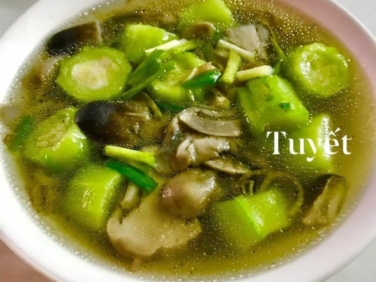 Canh mướp nấu nấm rơm