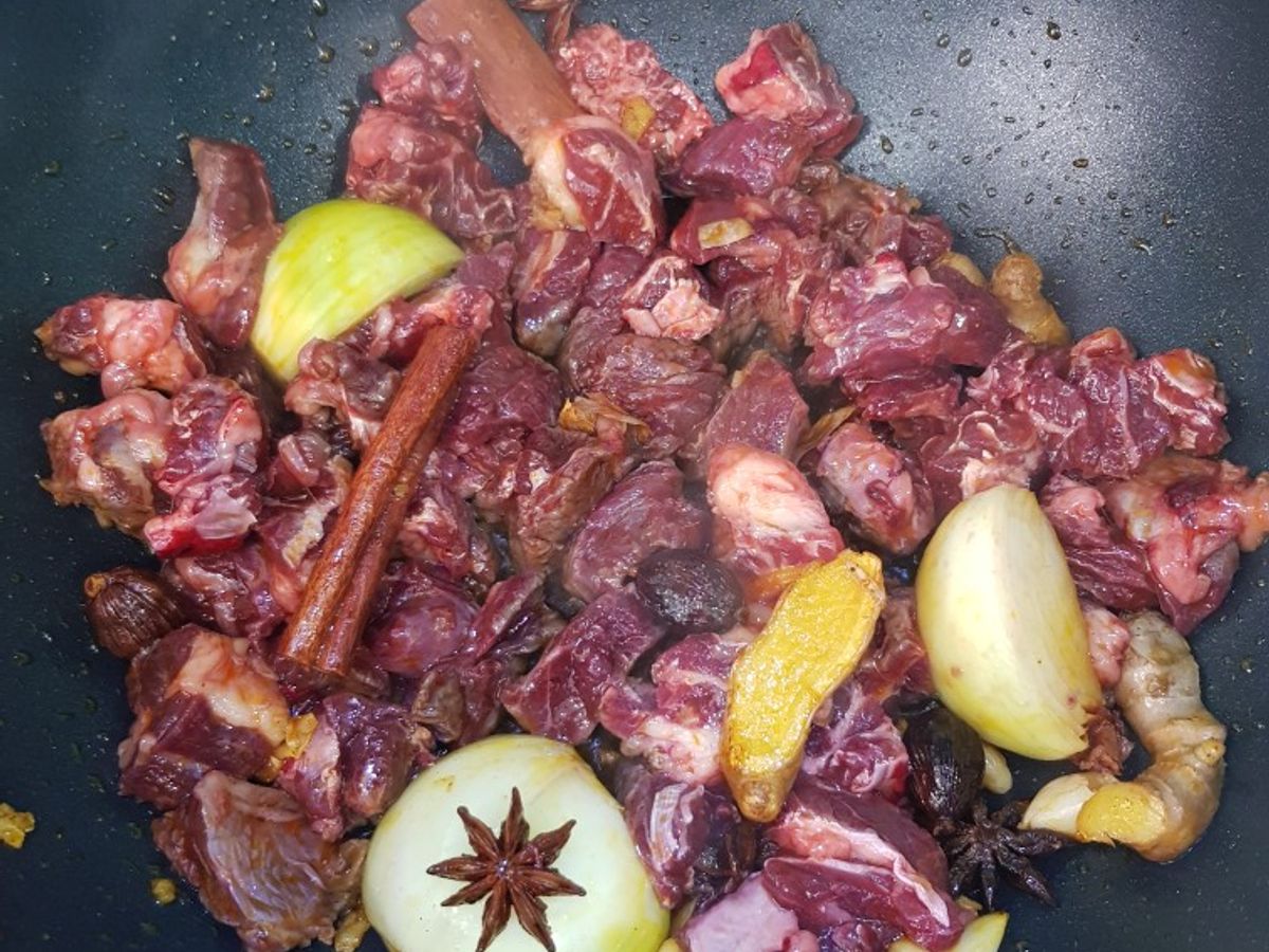 Dẻ sườn bò om sấu Hà Nội