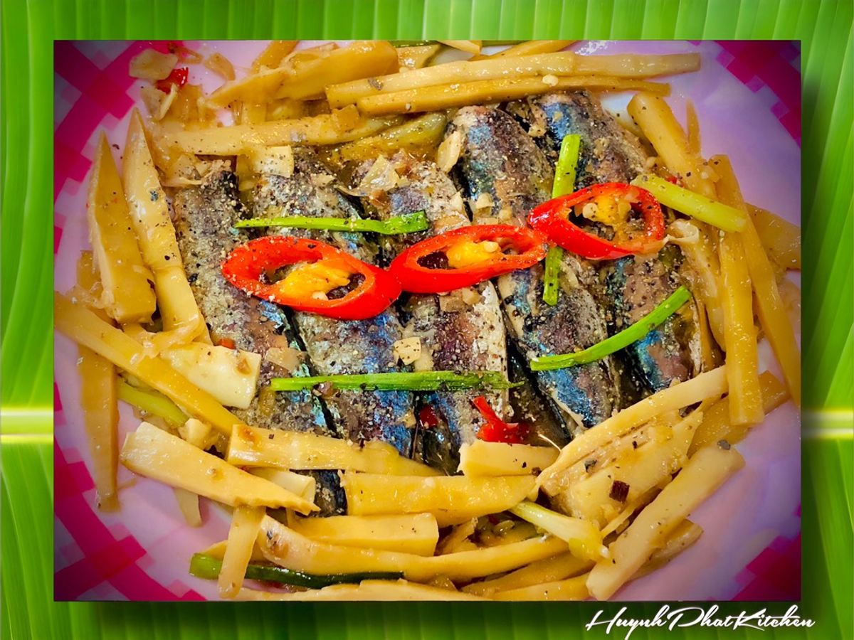Cá Nục Kho Măng