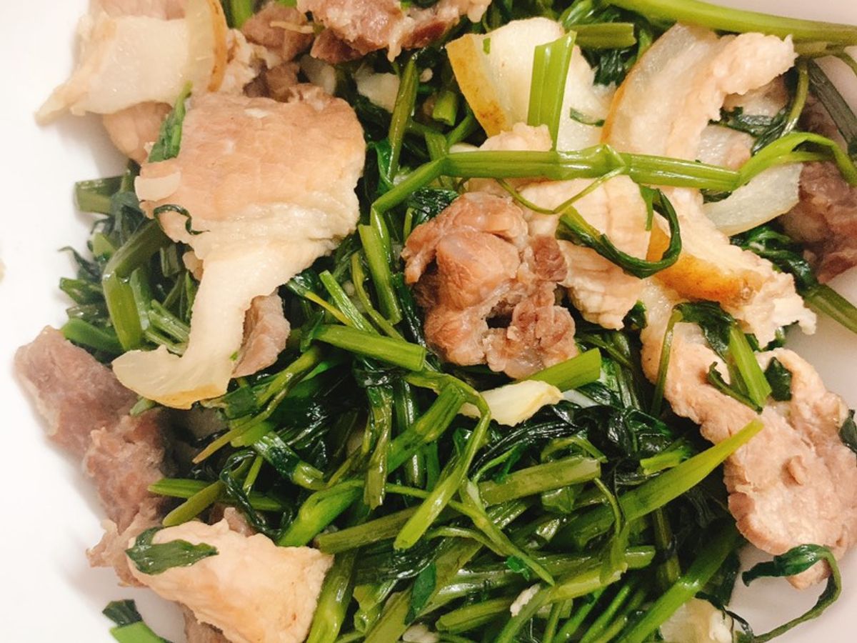 Nai xào rau muống