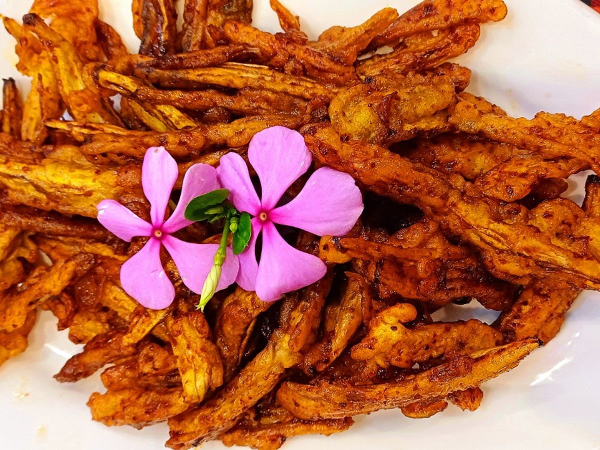 Cá cơm chiên sốt cay (món chay)