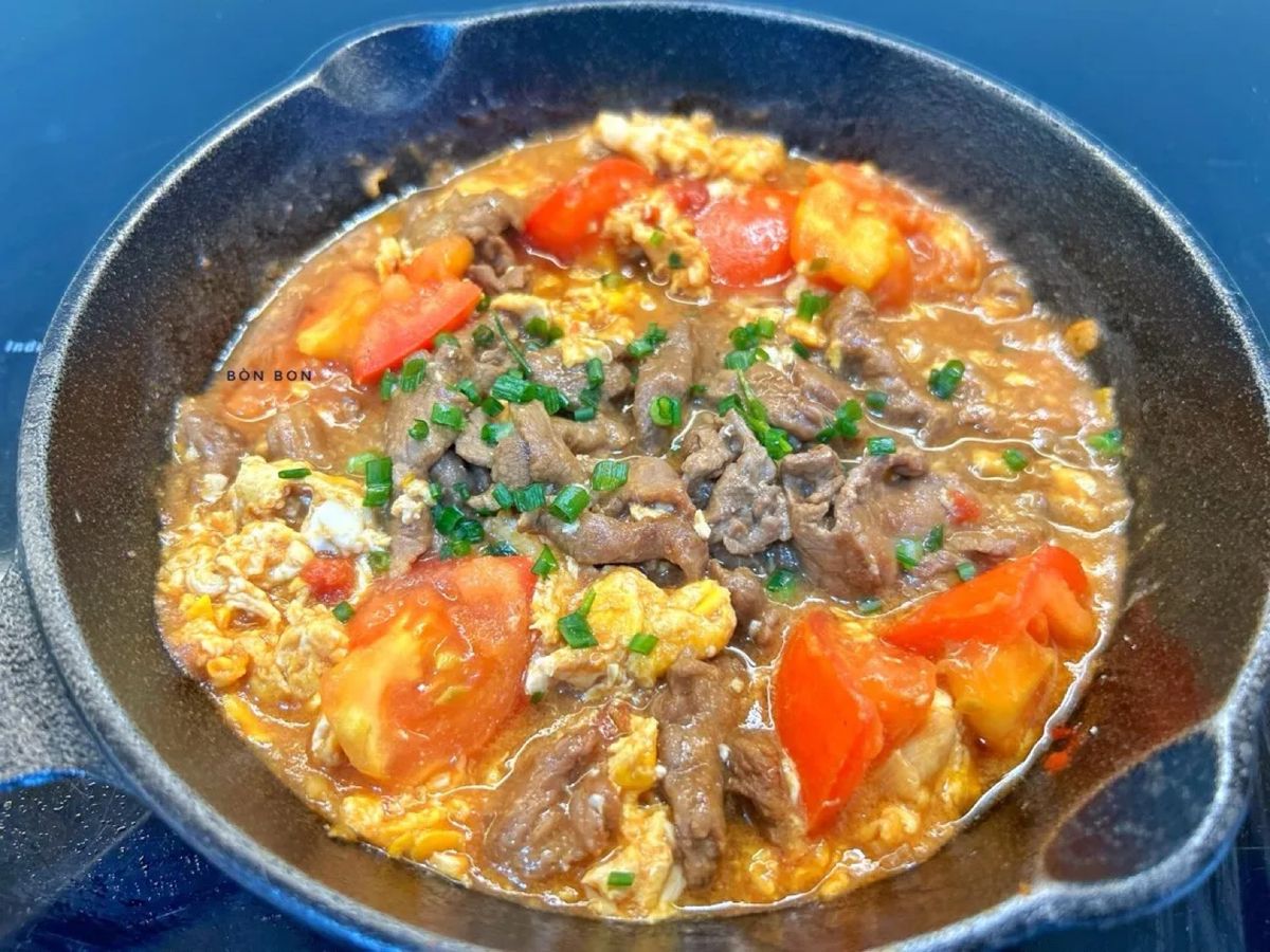 Bò trứng sốt cà