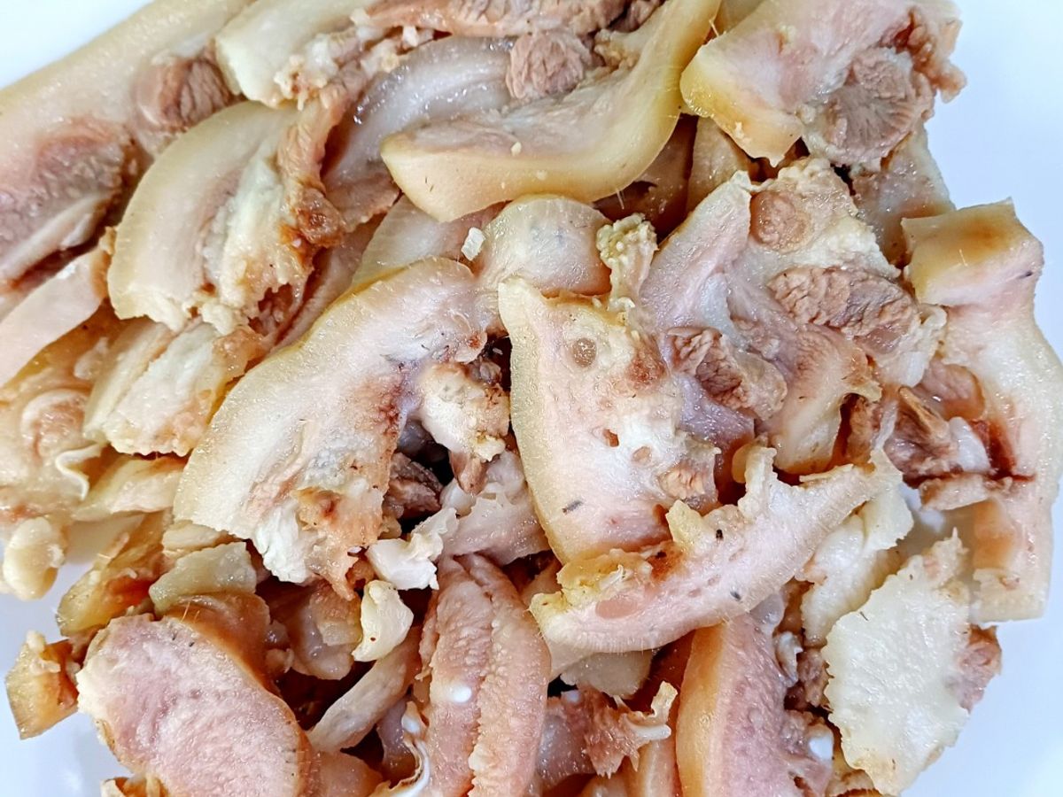 Thịt mũi heo luộc