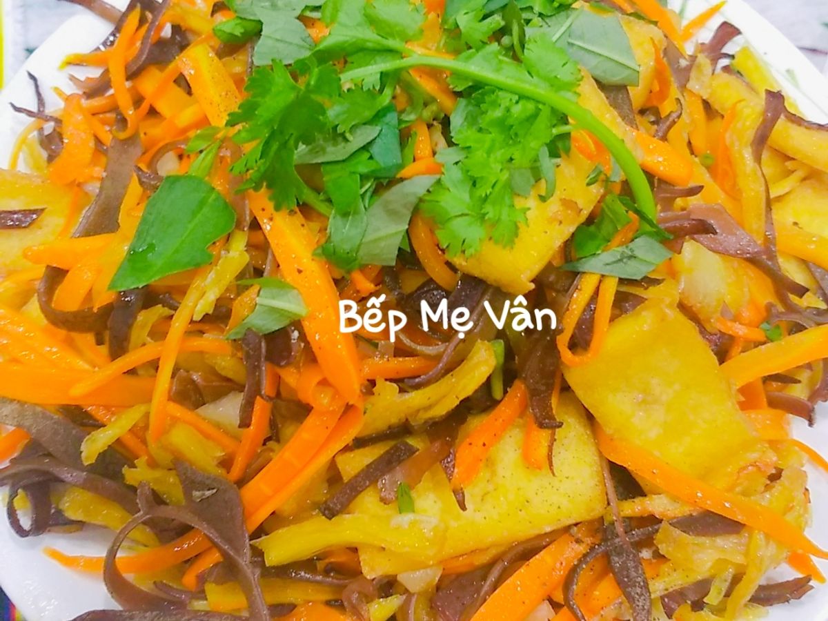 Đậu hủ xào nấm mèo,cà rốt và tàu hủ ki