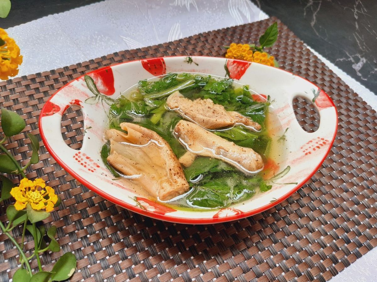 Canh cải bó xôi nấu thịt vịt