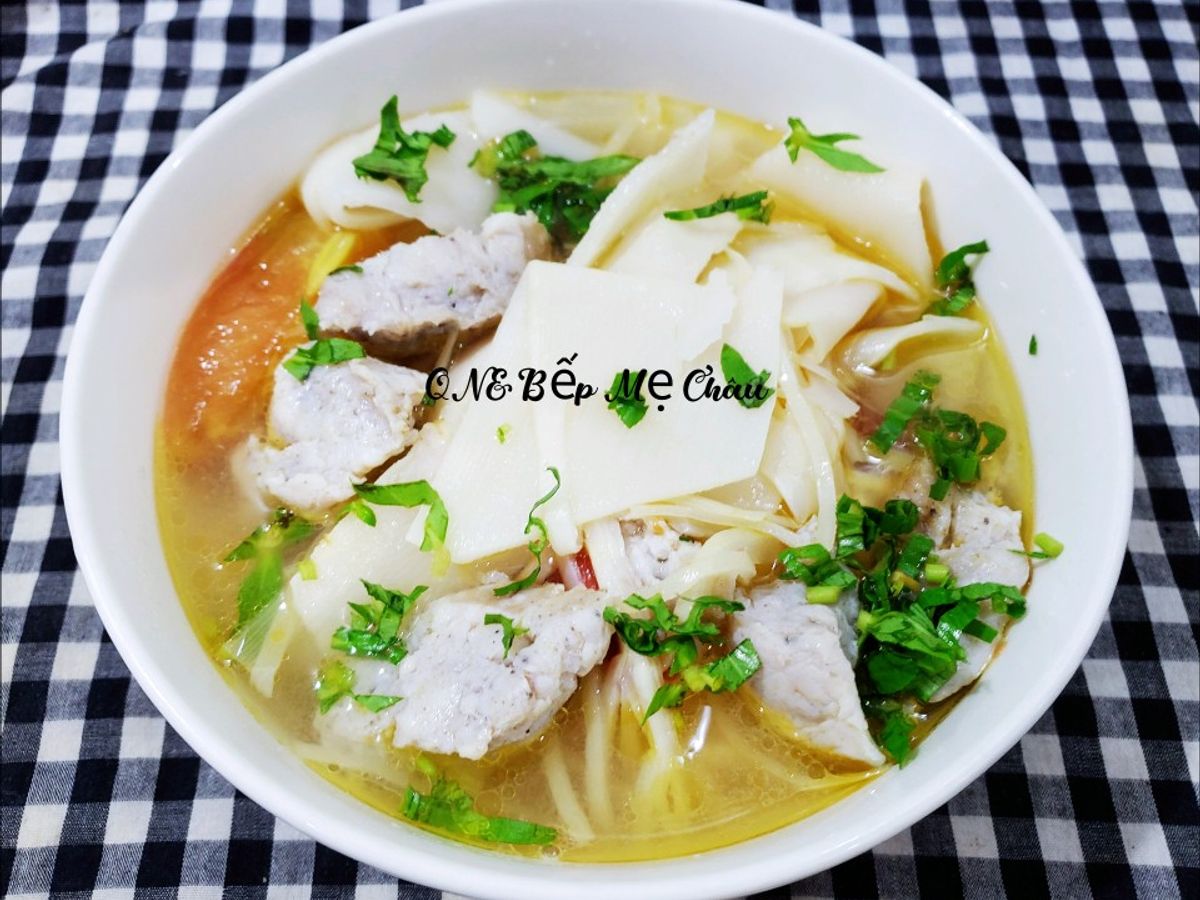 Canh cá thác lác nấu măng chua