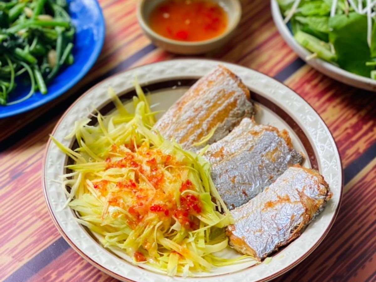 Cá Hố Chiên Xoài Bằm Mắm Tỏi Ớt