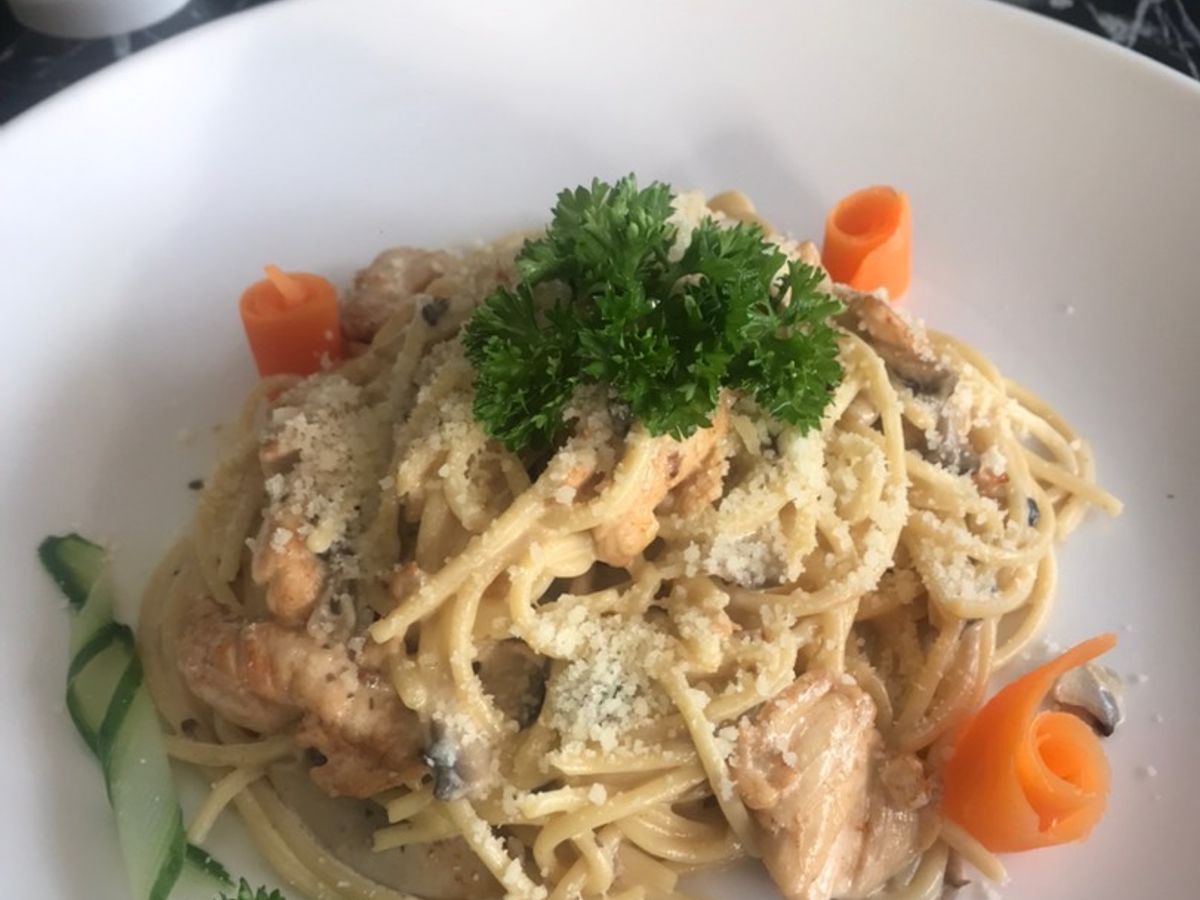 Mì Ý xốt kem gà nấm
