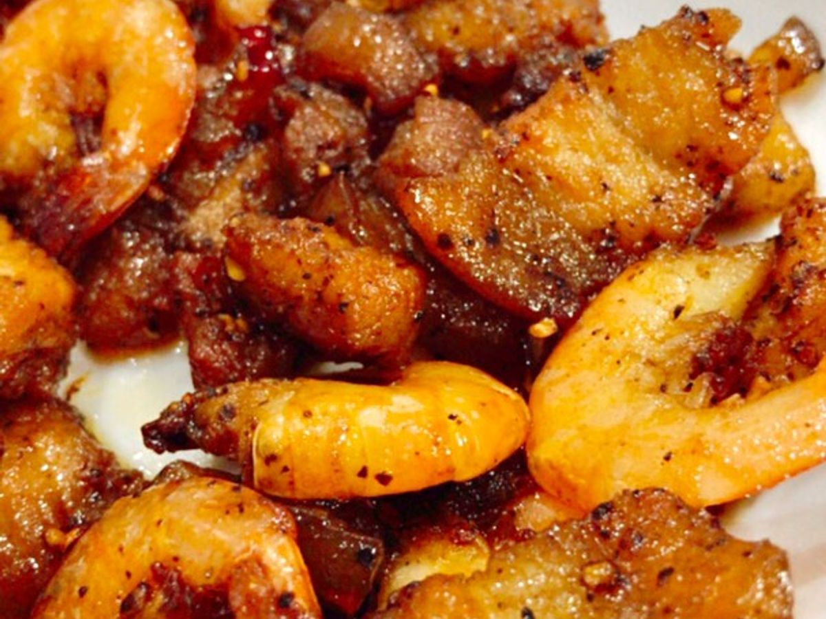 Thịt rang cháy cạnh tôm đất