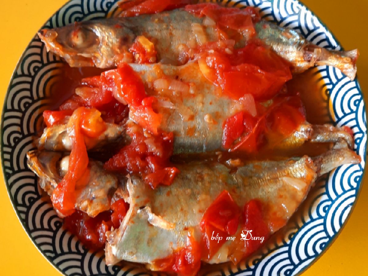 Cá ngân kho cà chua