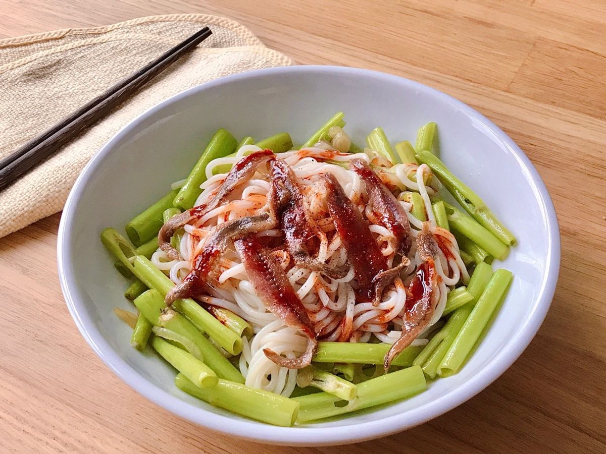 Mì Ramen Xào Rau Muống & Cá Cơm Muối Sốt Siêu Cay