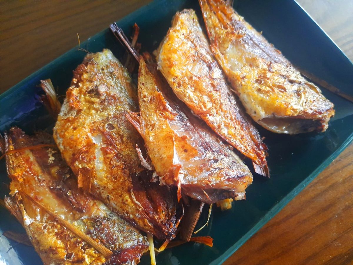 Cá chỉ vàng/ cá ngân rán sả