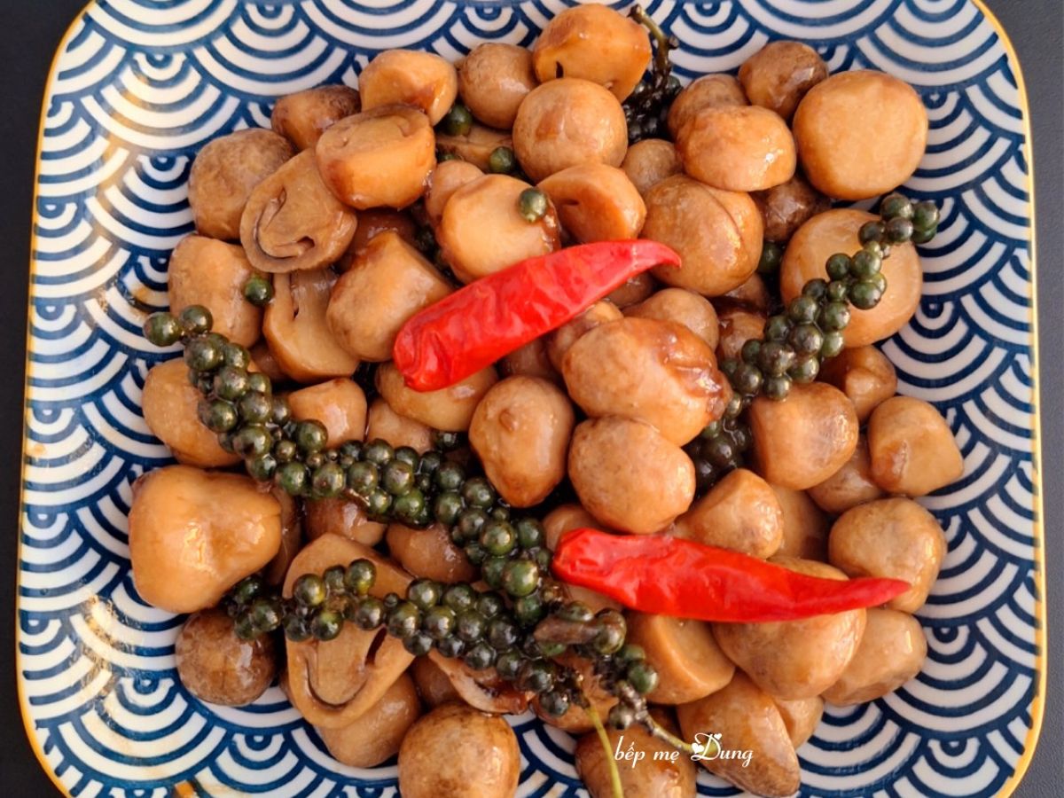 Nấm rơm kho tiêu xanh chay