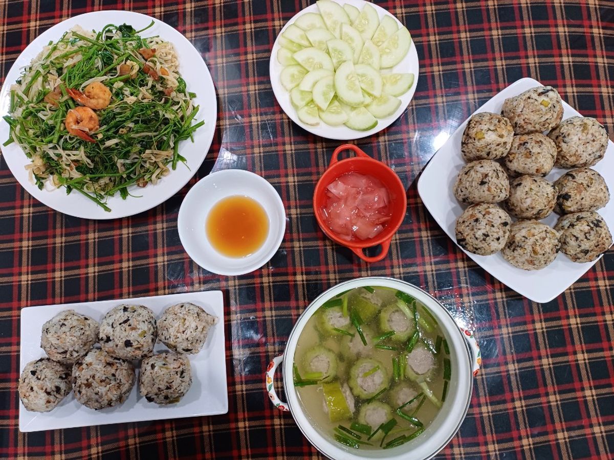 Mâm cơm gia đình #32