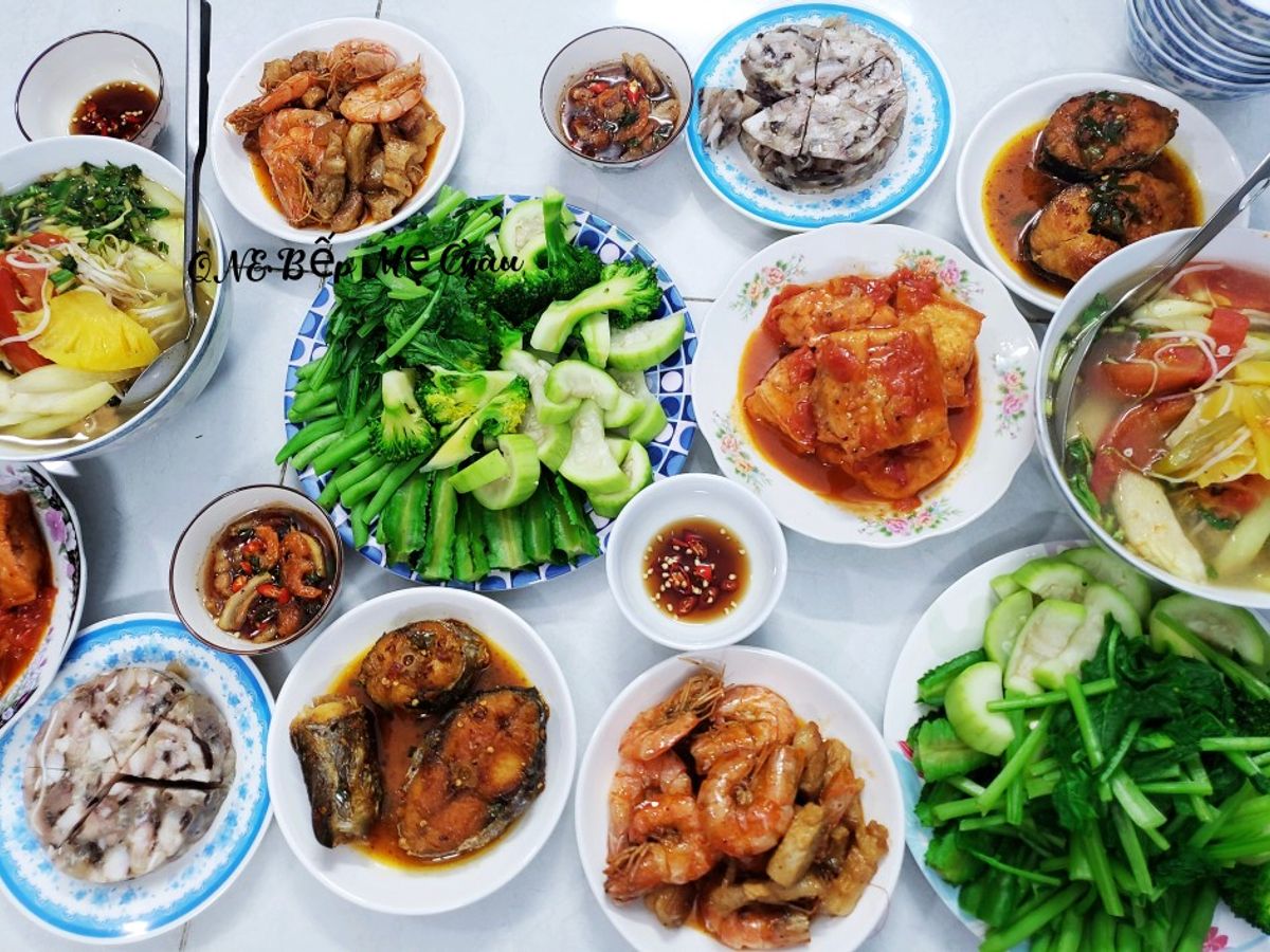 Mâm cơm đầu năm