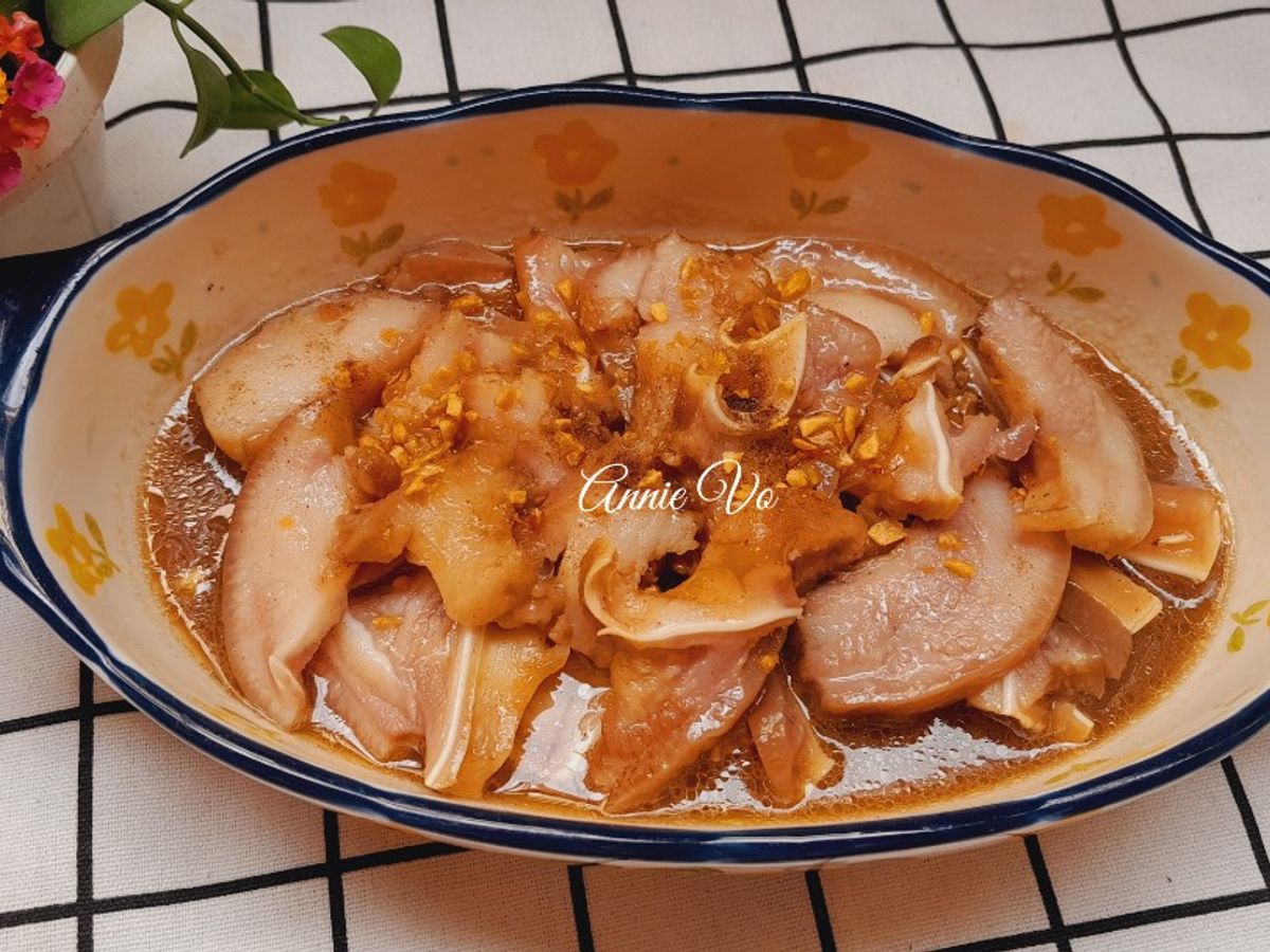 Tai heo phá lấu
