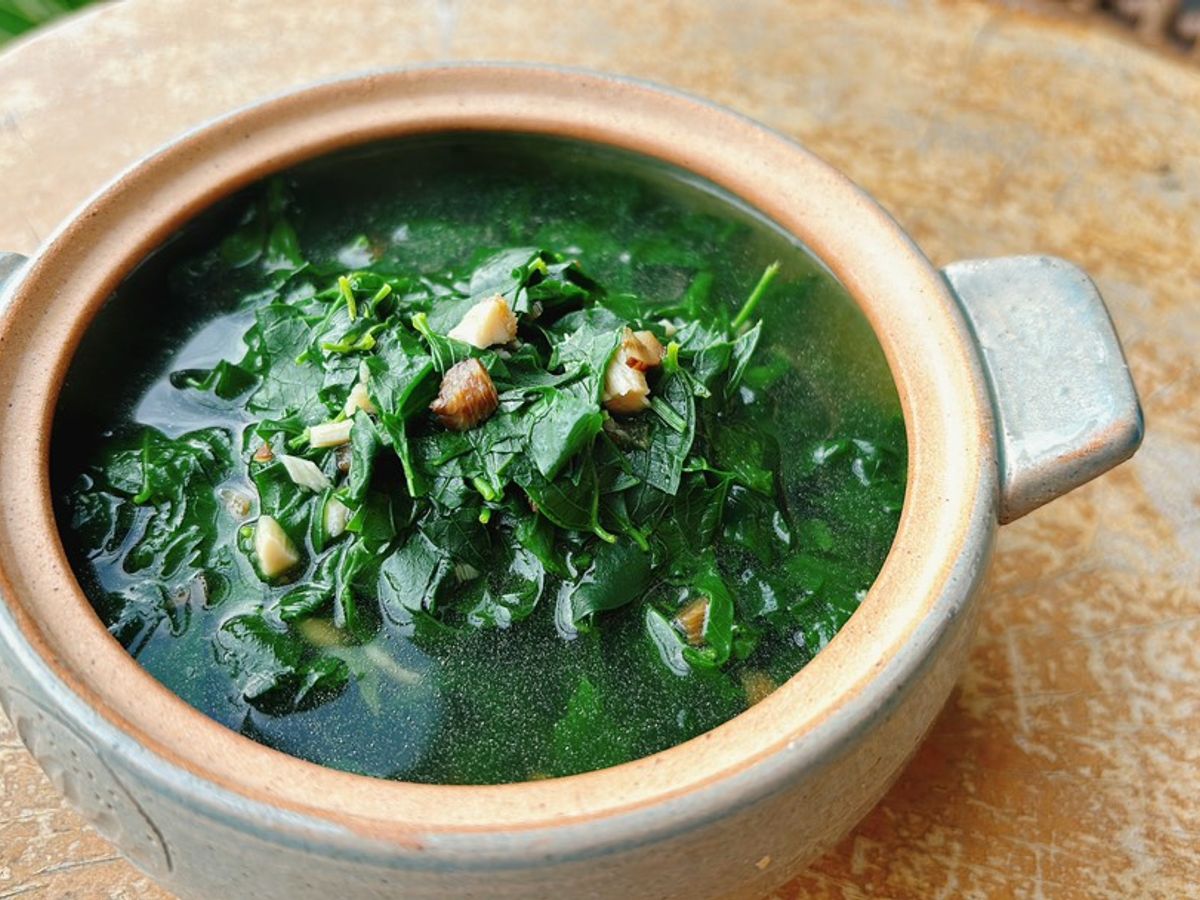 Canh rau ngót nấu ngưu bàng và nấm
