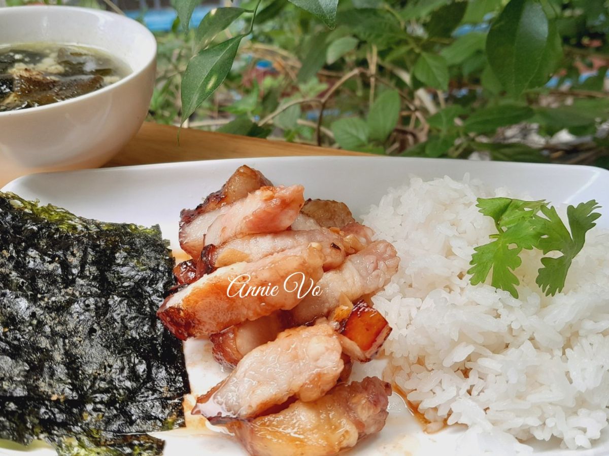 Cơm rong biển thịt nướng