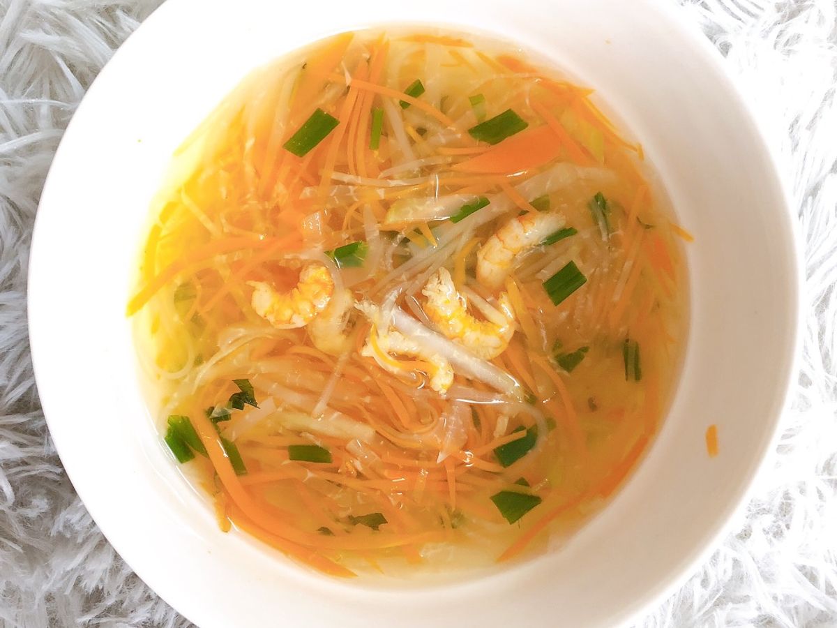 Tôm nấu su hào, cà rốt bào