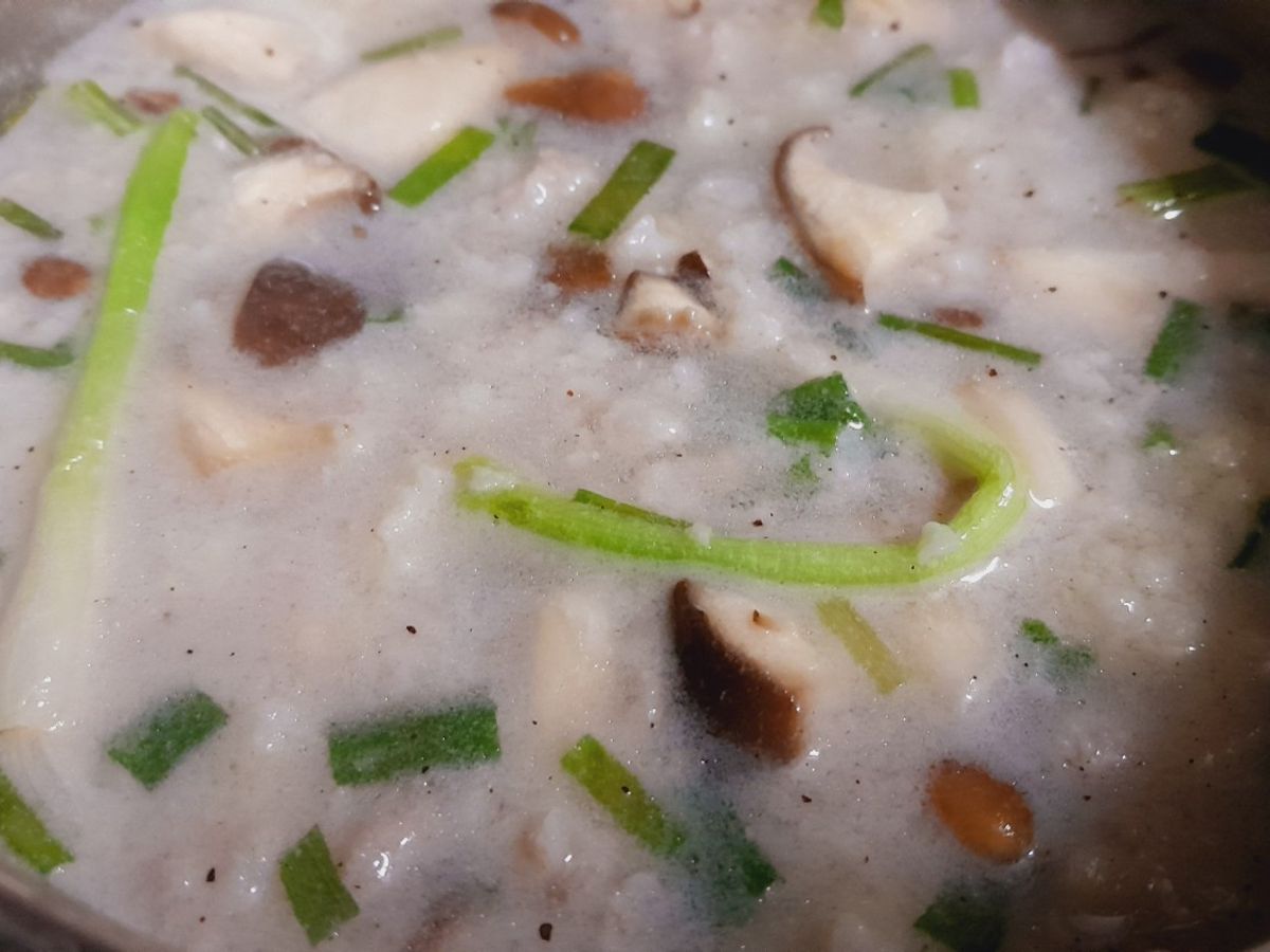 Canh nấm đùi gà và bông cải nấu thịt xay