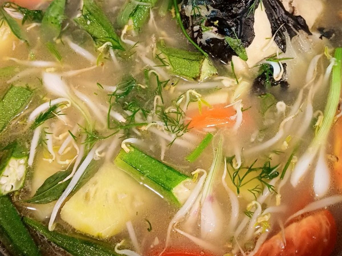 Đầu, đuôi cá lăng nấu canh chua
