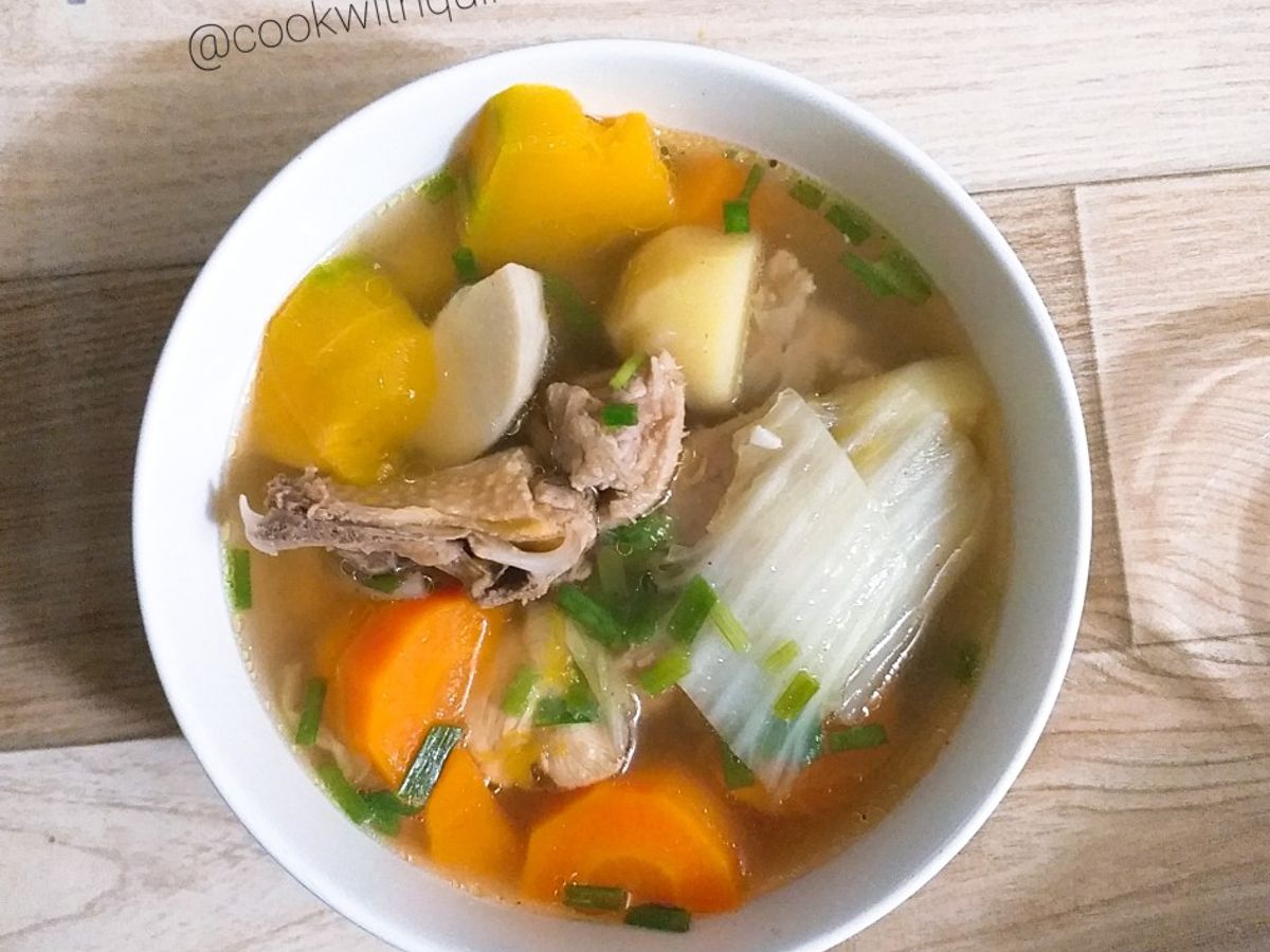 Canh hầm thịt gà với rau củ