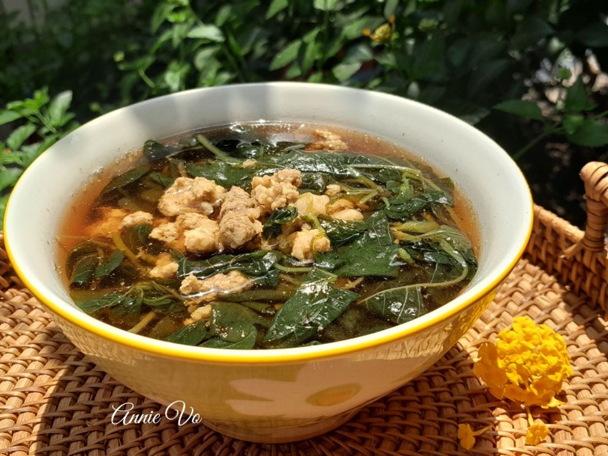 Canh rau dền nấu thịt xay
