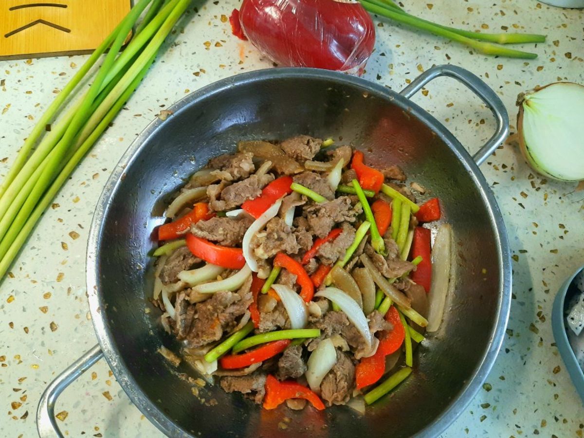 Bê thui (bò tơ) xào hành tỏi