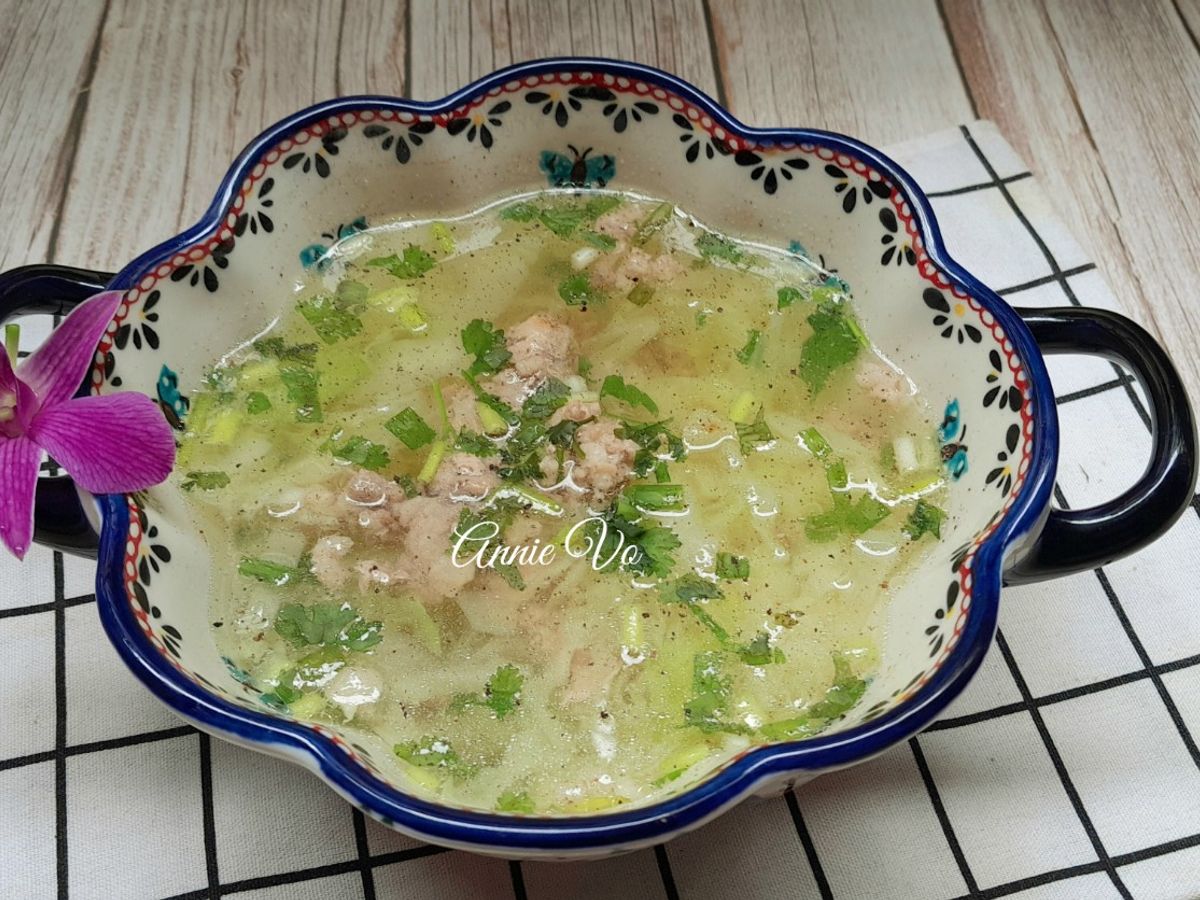 Canh bắp cải nấu thịt vai heo xay