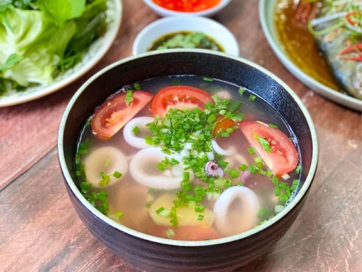 Canh Mực Lá Nấu Ngót
